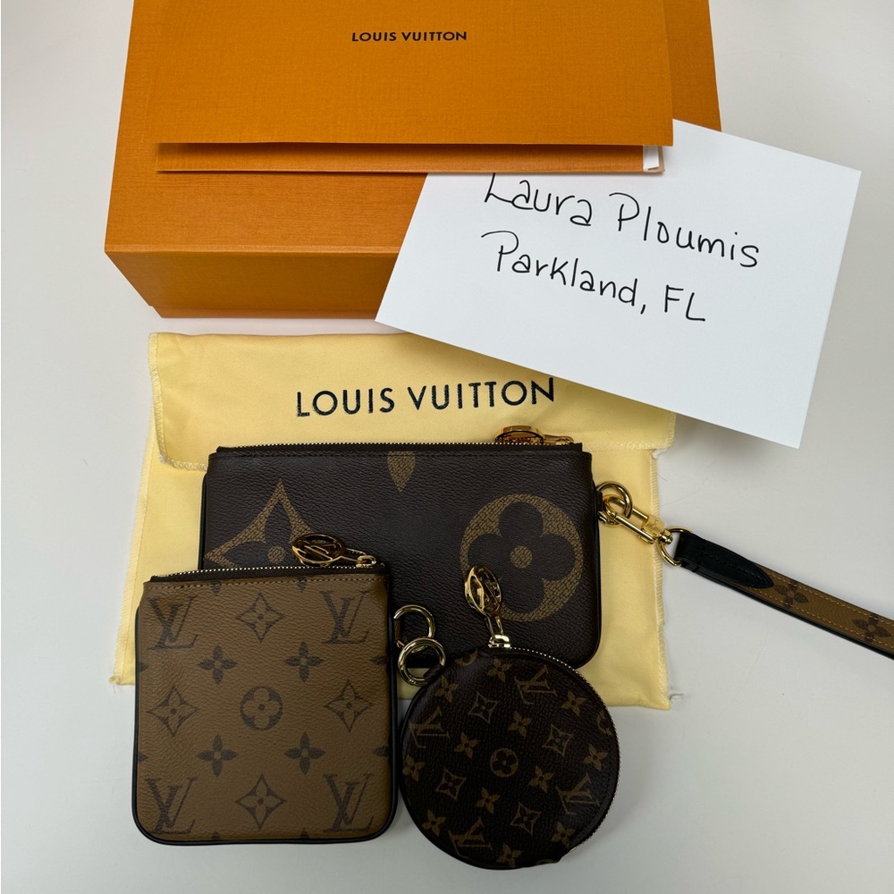 Authentic LV Trio pouch! Beautiful item that can be used so many ways!!!!